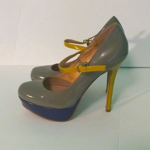 Steve Madden size 8 Gray yellow and blue
